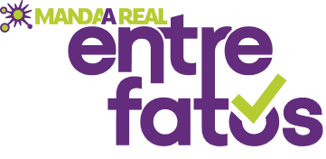 Marca do produto Manda a Real: Entre Fatos. Consiste em uma logo separada em três níveis. Na primeira linha, mais à esquerda, está a logo do projeto Manda a Real, que é formada pelo símbolo que se assemelha a um vírus mesclado ao símbolo de compartilhamento, na cor roxa, com os círculos vazados em verde. Ao lado está o texto Manda a Real escrito em verde, com a letra A que separa as palavras Manda e Real, em roxo. Na segunda linha está a palavra Entre em roxo. Na terceira e última linha está a palavra Fatos. Na letra O de fatos, há um símbolo de check em verde, que ocupa metade da vogal.
